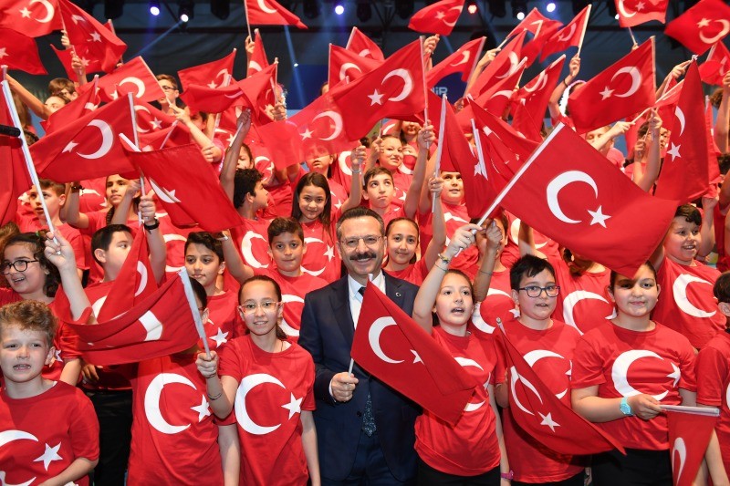 Kocaeli Valisi Hüseyin Aksoy’dan 23 NİSAN ULUSAL EGEMENLİK VE ÇOCUK BAYRAMI KUTLAMA MESAJI