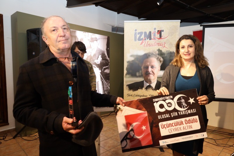 İzmit Belediyesi Usta Şair Nazım Hikmet’i 122’İNCİ DOĞUM GÜNÜNDE ŞİİRLERİYLE ANDI