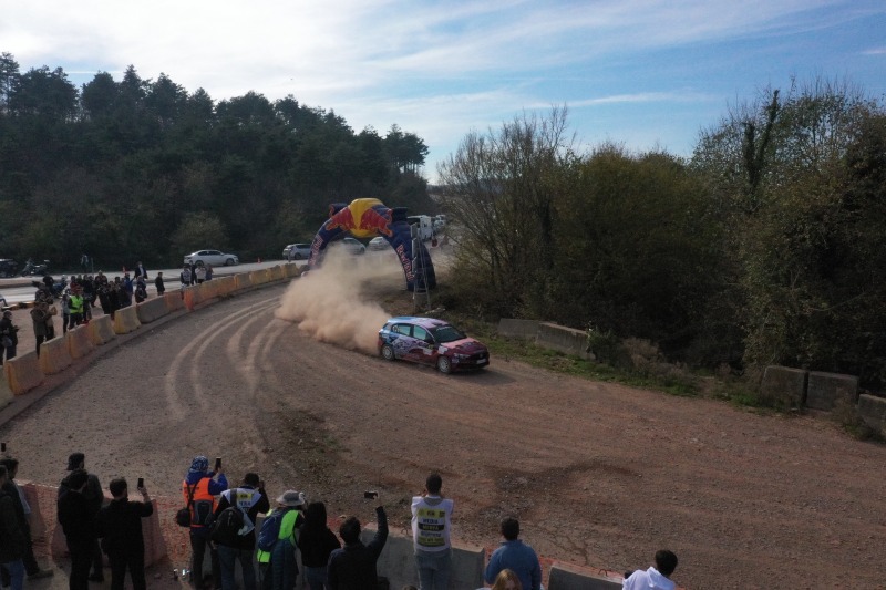 Ralli’nin yıldızları Kocaeli’de sahne aldı