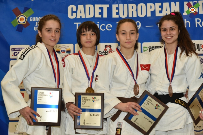 Kağıtsporlu judocu Merve, dünyada 1 numara oldu