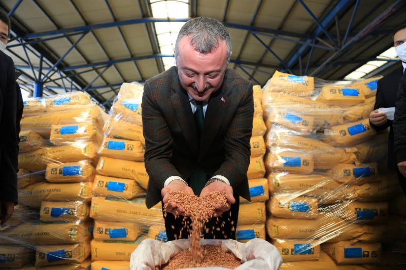 Büyükakın’dan binlerce Çiftçiye tohum desteği