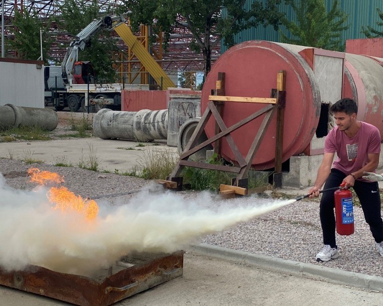 Büyükşehir İtfaiyesinden Ulaşımpark personeline eğitim