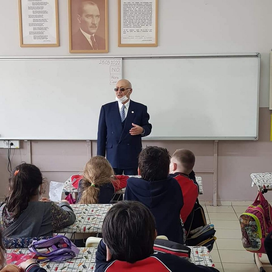 Muhtar Akgüngör, 3. Sınıf öğrencilerine MAHALLİ İDARELER HAKKINDA BİLGİ VERDİ