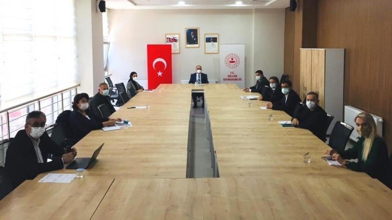 GÖLCÜK’TE PANDEMİ DEĞERLENDİRME TOPLANTISI YAPILDI