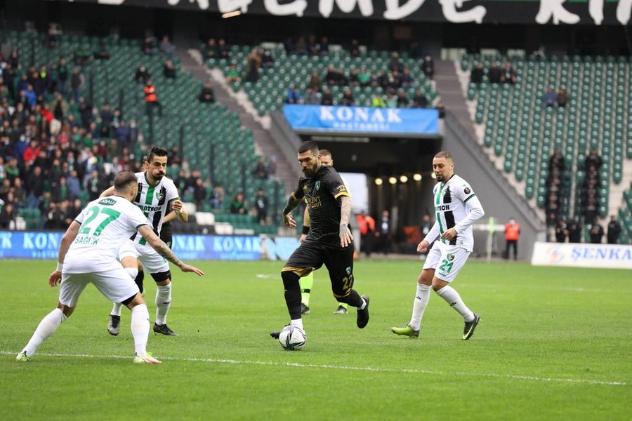 Kocaelispor kendi evinde Denizlispor’a 5-1 kaybetti