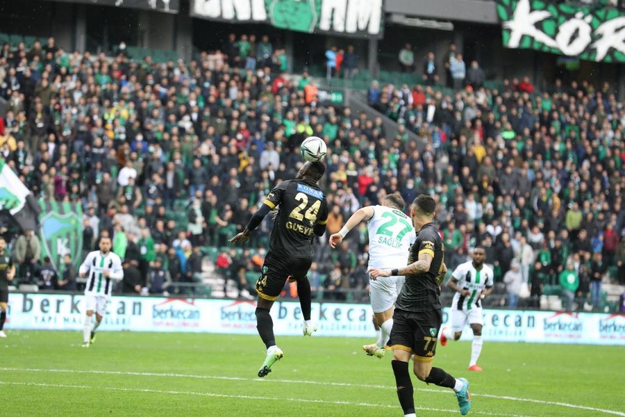 Kocaelispor kendi evinde Denizlispor’a 5-1 kaybetti