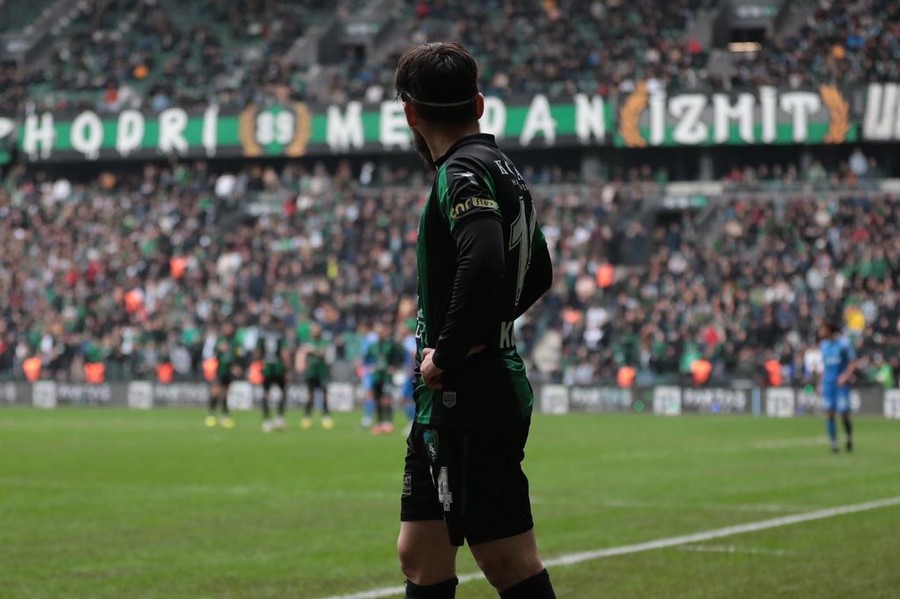 Kocaelispor’a Ankara Demirspor maçında soğuk duş 2-4 LİDERLİKTEN OLDUK
