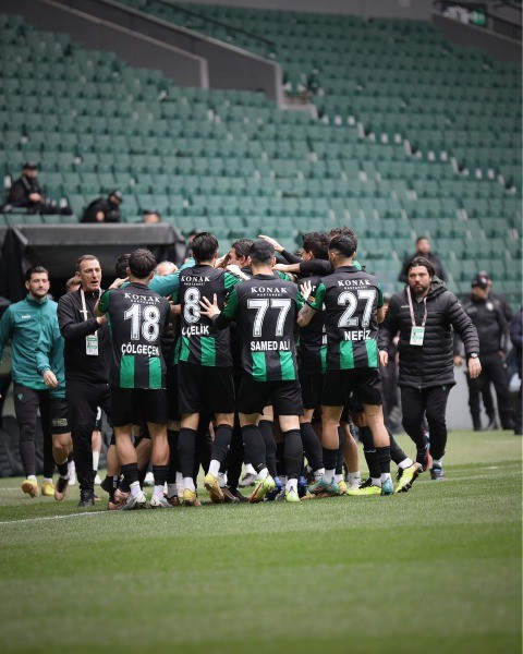 Kocaelispor Zonguldak Kömürspor’u 3-0 yendi ŞAMPİYONLUK YOLUNDA RAHAT BİR NEFES ALDIK