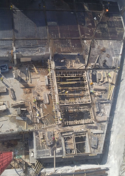 Gebze’deki 7 katlı otoparkın bodrum kat betonları dökülüyor