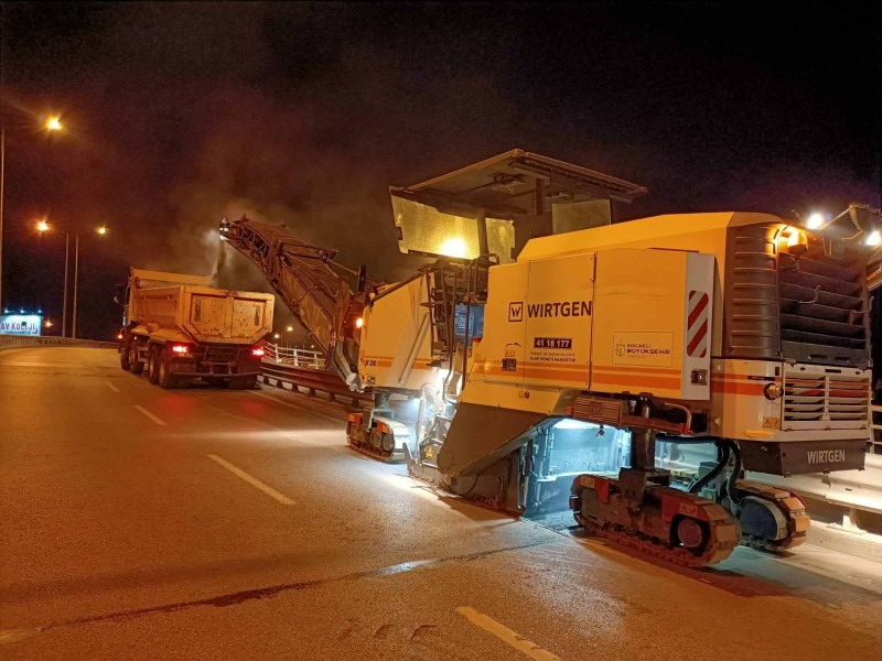 Gece yarısı asfalt serimiyle trafik aksatılmadı