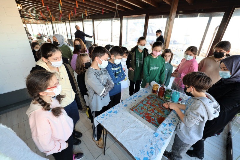 Başiskele’nin Üçüncü Gençhanesi’nde Ebru Atölyesi