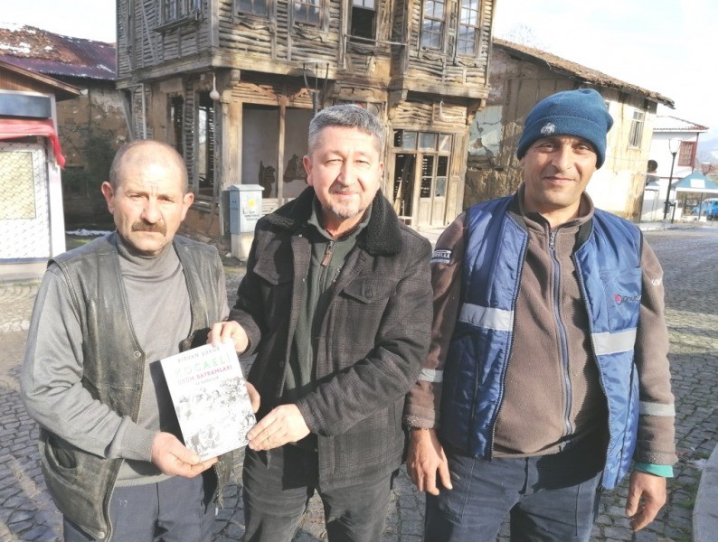 Tarihçi Şükür, Gölcük Saraylı köyünde imza günü düzenledi