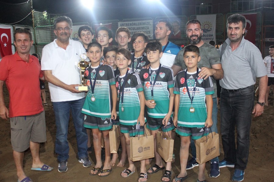 Gölcük Belediyesi Kum Futbol Turnuvası  FİNAL MAÇLARIYLA SONA ERDİ