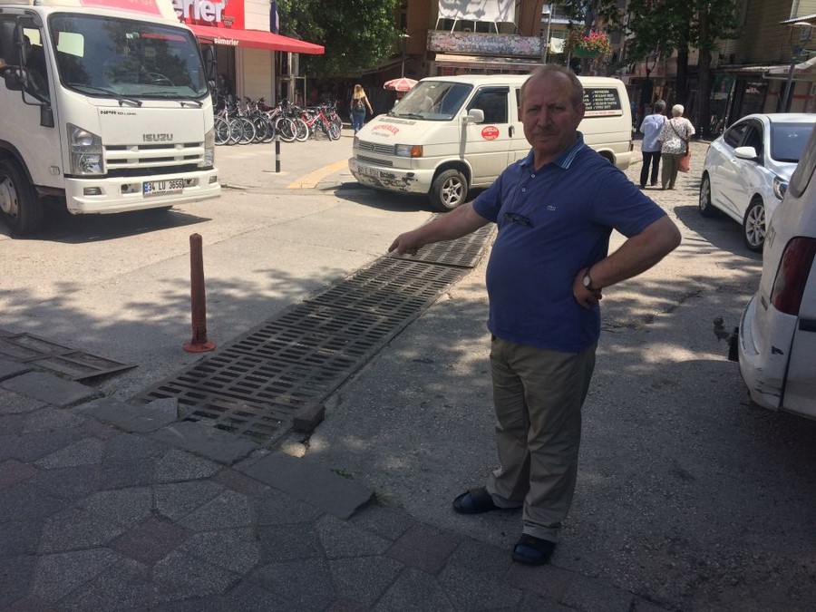 Mazgaldan gelen kötü kokudan esnaf da şikayetçi vatandaş da