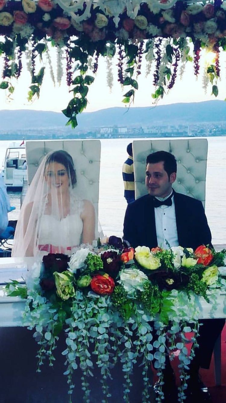 BURCU VE ONUR ÇİFTİ DÜNYA EVİNE GİRDİ