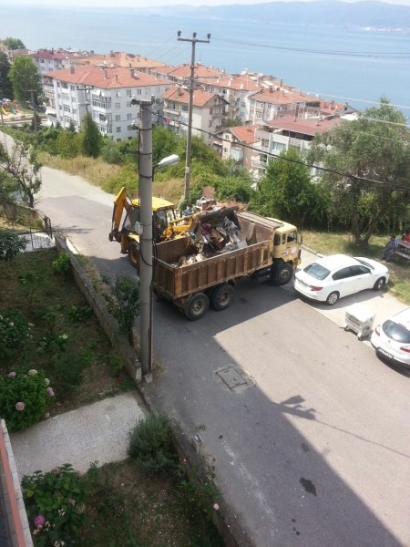 Yalı Mahallesi’nde molozlar toplandı