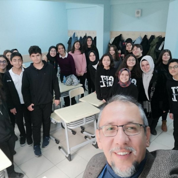 Dr. Fahri Yılmaz Gölcük Fen Lisesi’ne konuk oldu BAŞARININ SIRRI ÇOK ÇALIŞMAK