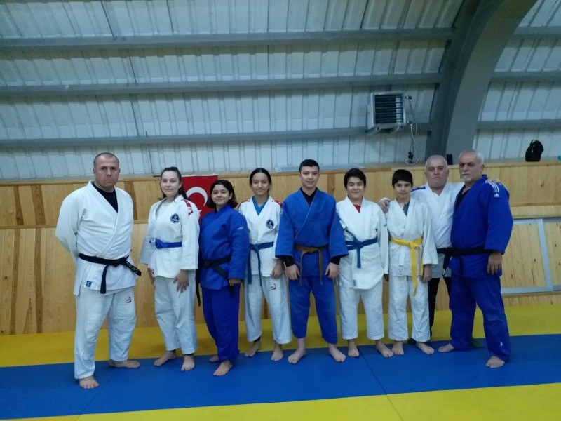 Judo Sporcularının Velileri Antrenörlerini tebrik etti ‘İYİ Kİ VARSINIZ’