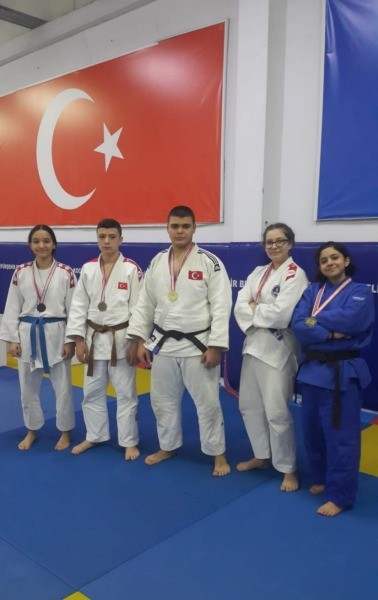 Ortaokullararası Türkiye Judo Şampiyonası Kocaeli il seçmelerinde ATİLLA DİNÇ ALTIN MADALYA ELDE ETTİ