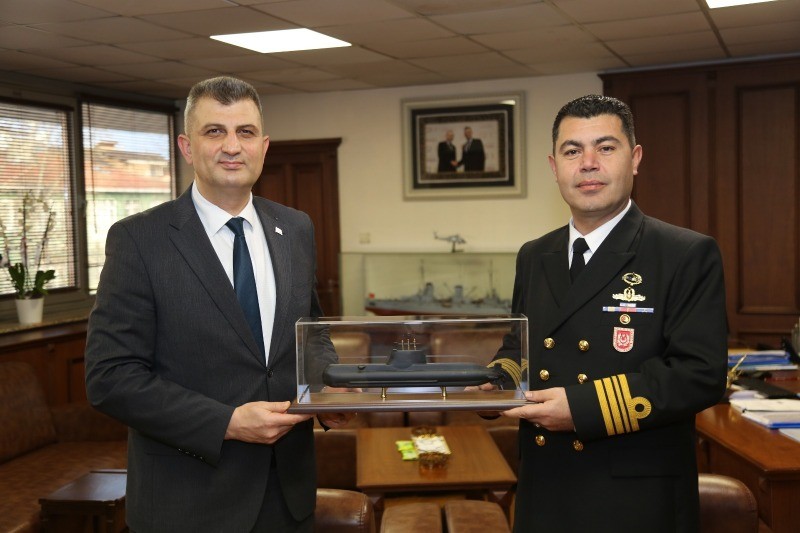 Başkan Sezer’e anlamlı hediye