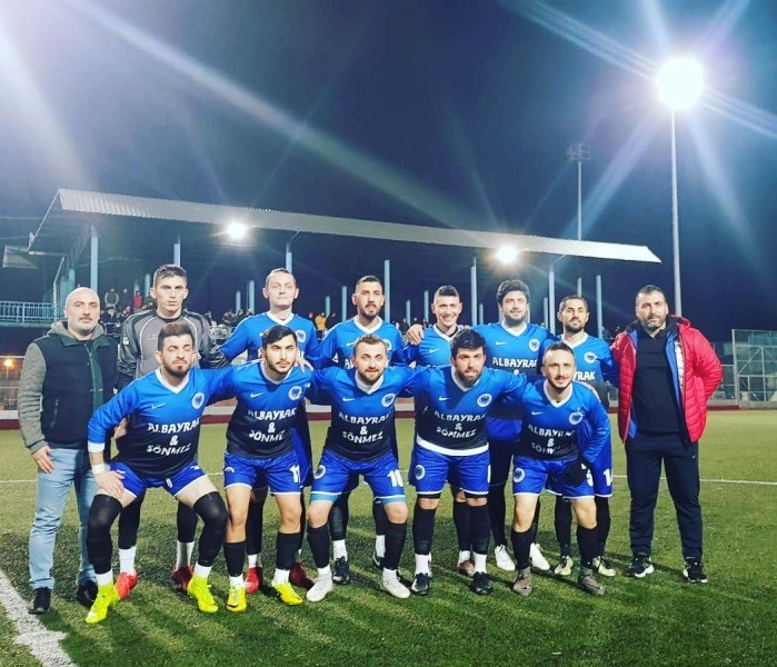 Gölcük Çiftlikspor Halıderespor’u 3-2 yendi LİDERLİĞİNİ SÜRDÜRÜYOR