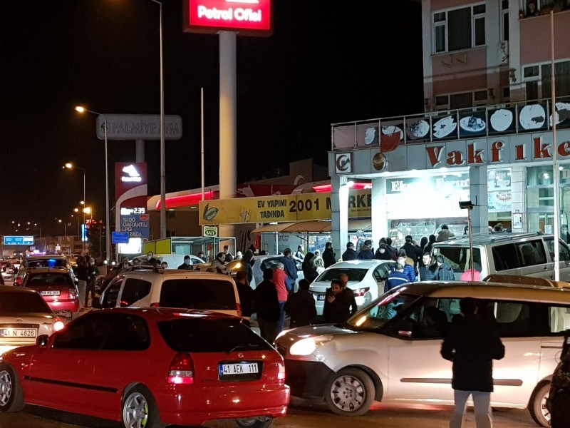 Sokağa çıkma yasağı ilan edildi. Ne sosyal mesafe kaldı, ne tedbir