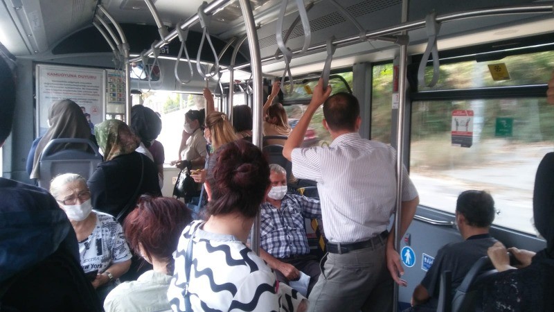 Vatandaşlar o hat’a sabah saatlerinde körüklü otobüs istiyor