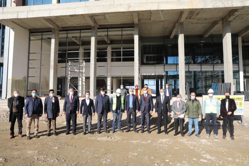 Başkan Ellibeş, yeni yapılan okulları gezdi
