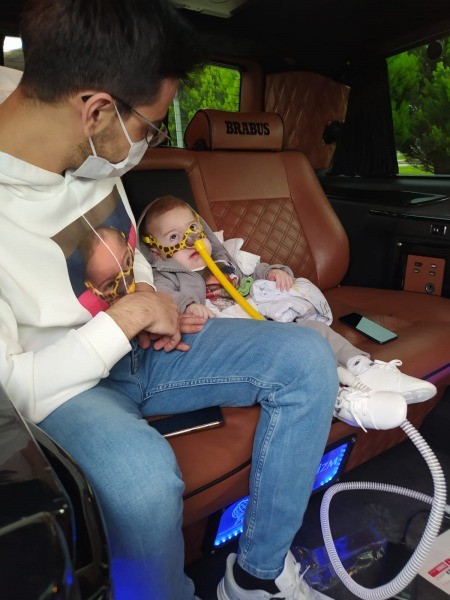 Hamza bebek yaşama tutunacak DUBAİ’YE DUALARLA UĞURLANDI
