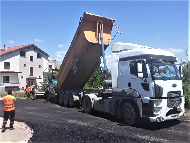 GÖLCÜK BELEDİYESİ ASFALT SERİMİNE DEVAM EDİYOR