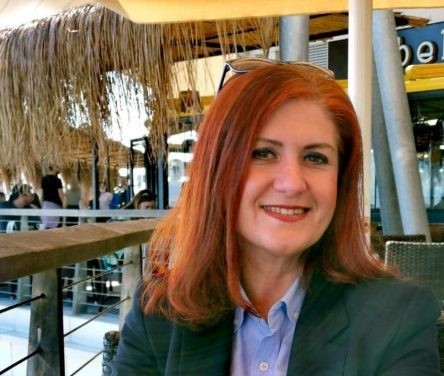 Burçin Öğretmen ‘Gönül İster ki’ adlı kitabıyla OKURLARINA YENİDEN ‘MERHABA’ DEDİ