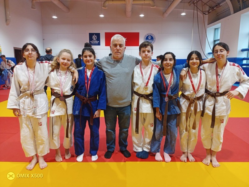 Gölcüklü Sporcular Okul Sporları Türkiye Şampiyonası’nda MÜCADELE ETMEYE HAK KAZANDI