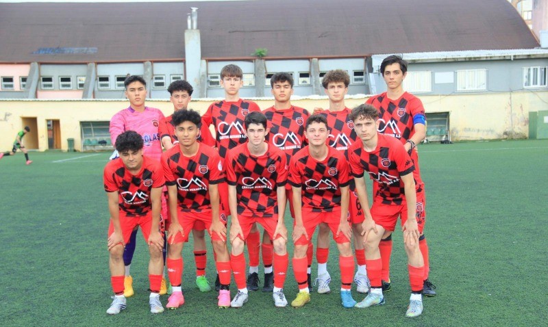 Gölcükspor U 17 takımı ilimizi Türkiye Şampiyonası’nda  TEMSİL ETME HAKKI KAZANDI