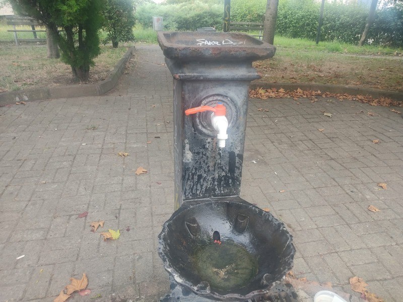 Seyit Onbaşı Parkı’nda Çeşmeye musluk takıldı VATANDAŞLAR TEŞEKKÜR ETTİ