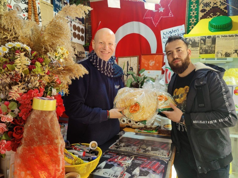 Ay, ‘Bu Ekmekleri çöpe atanlara yazıklar olsun’