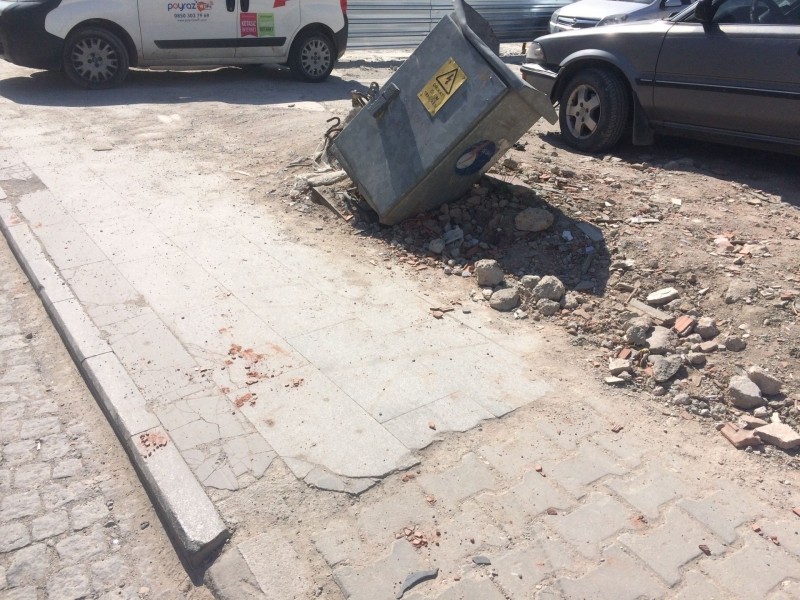 Zarar gören elektrik panosu tehlike arz ediyor