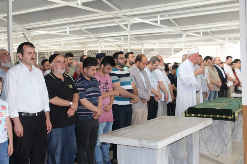 Gölcük’te Muhammed Mursi için  GIYABİ CENAZE NAMAZI KILINDI