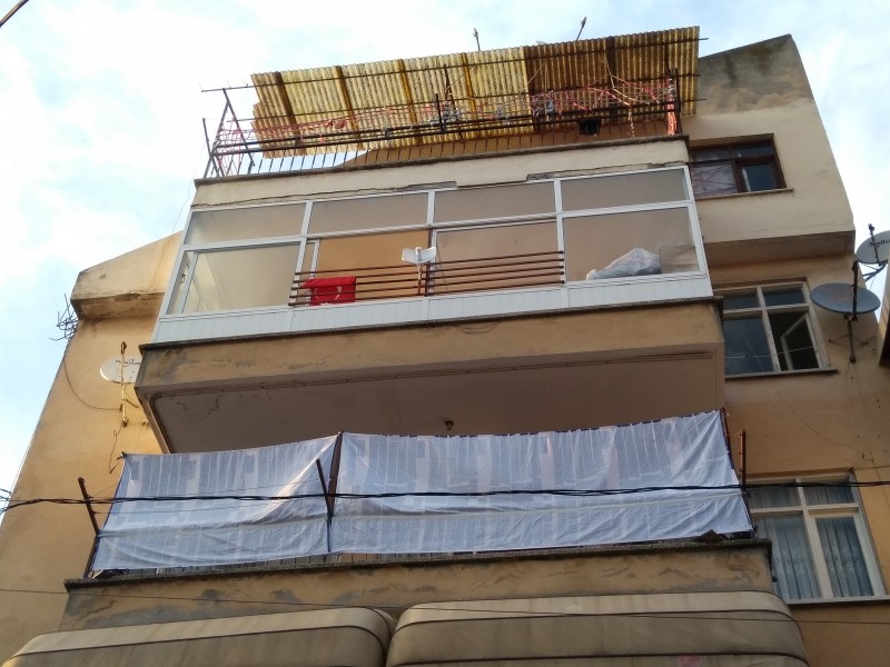 Yemeği fırında unutan vatandaş evi yakıyordu