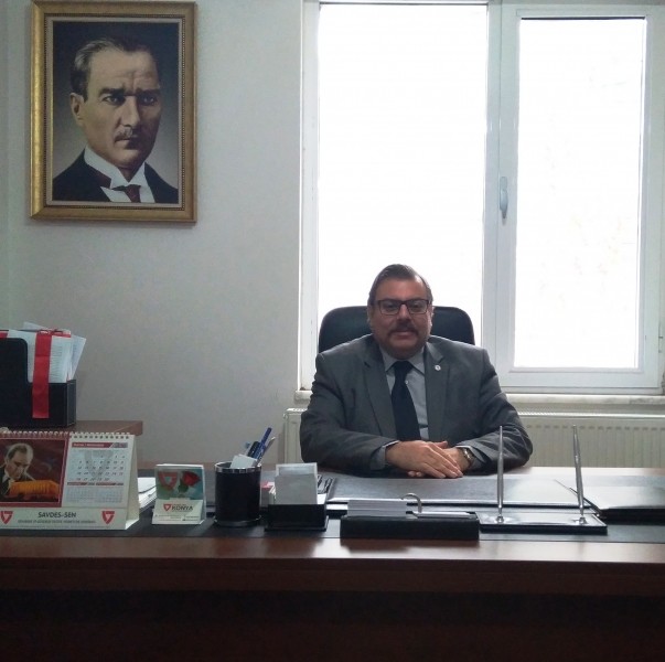SAVDES-SEN Kocaeli Şubesi Başkanı Özhan İmre,  EYT SORUNU ÇALIŞANLARI MAĞDUR EDİYOR