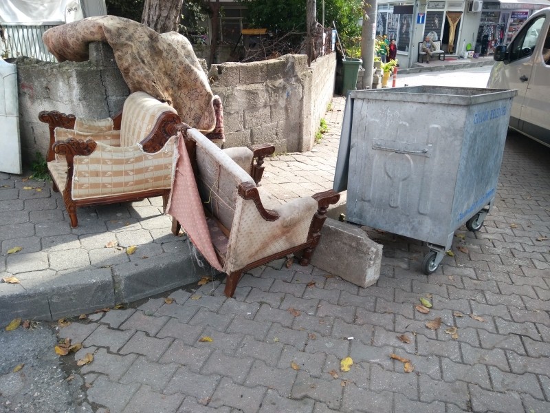 Gölcük’te evsel atıklar sorunu devam ediyor
