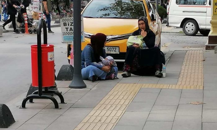Gölcük’te dilenciler vazgeçmiyor