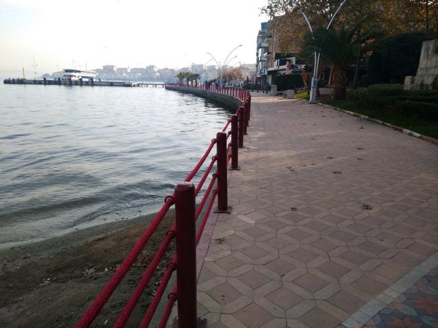 Değirmendere Sahili’ne yapılan korkuluklar AİLELERE RAHAT BİR NEFES ALDIRTTI