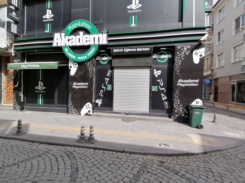 Corona virüsü nedeniyle Gölcük’te  internet Cafe’ler,  oyun salonları ve cafeler GEÇİCİ BİR SÜRE KEPENK KAPATTI