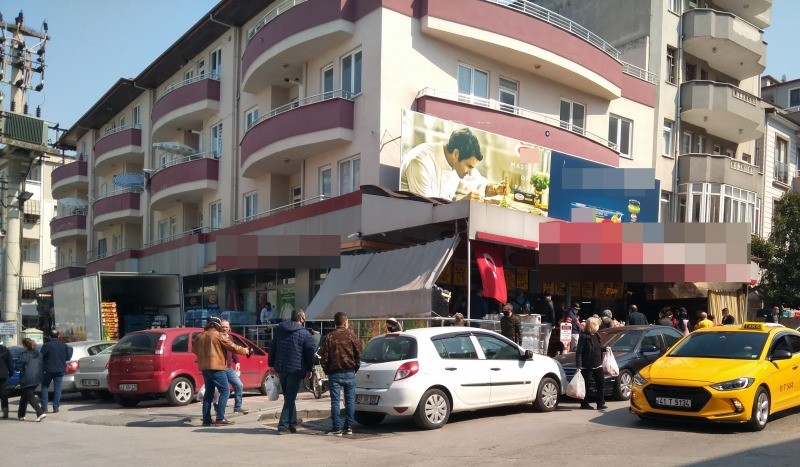 Sokağa çıkma yasağı bitti, Gölcüklüler coronavirüsü unuttu ORTAYA ÇIKAN MANZARA KORKUTTU