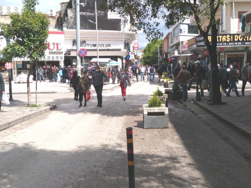 Gölcüklüler bayram öncesinde alışverişlerini yaptı
