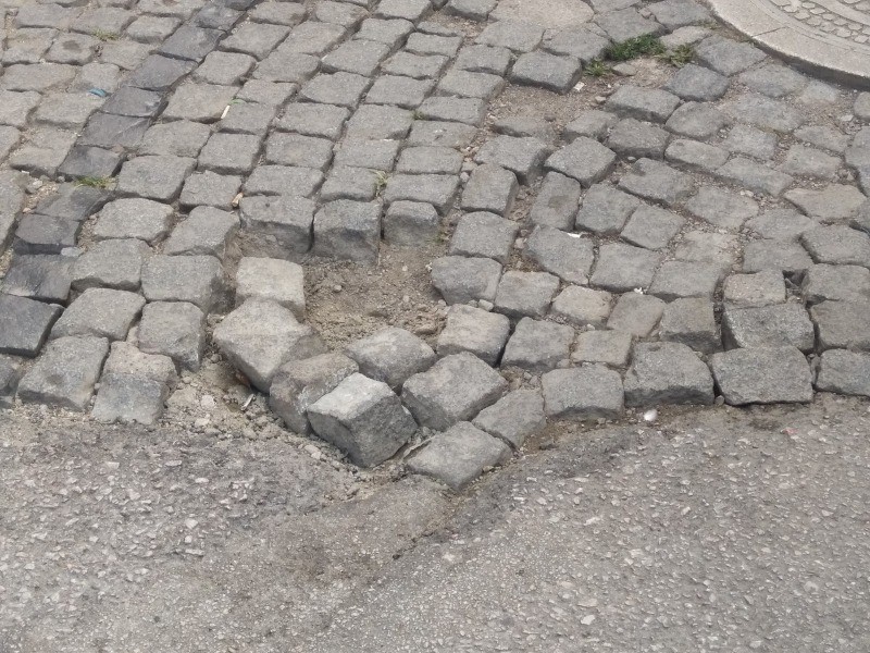 Albay Burak Caddesi girişinde dikkat çeken detay