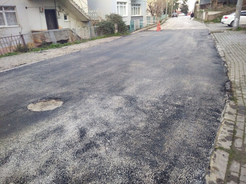 Şehitler Mahallesi Kocatepe Caddesi’ne asfalt serimi yapıldı