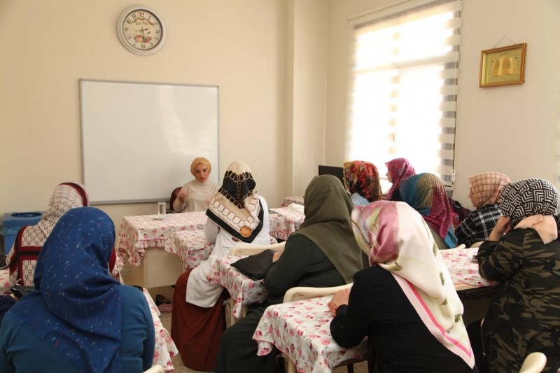 Başiskele’de “Aile İçi İletişim” Semineri