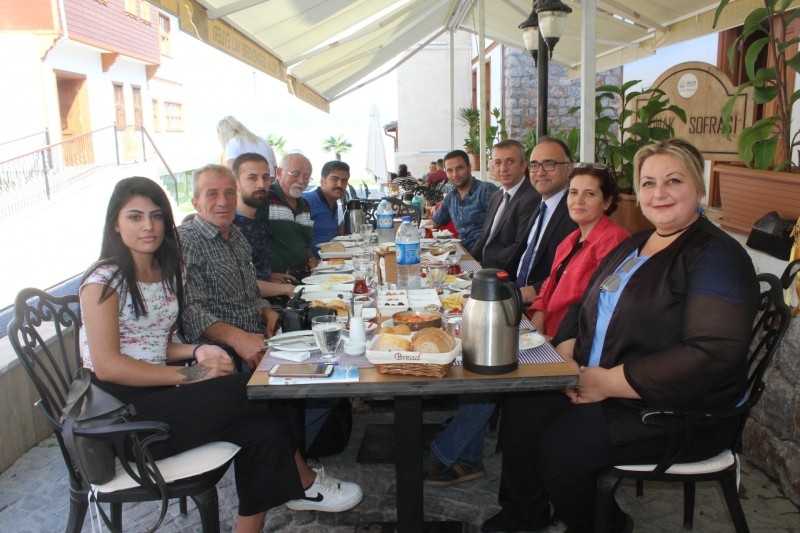 Kaymakam Cengiz Karabulut Yalı Evlerinde Basın mensuplarını ağırladı GÖLCÜK TÜRKİYE İÇİN STRATEJİK BİR İLÇE