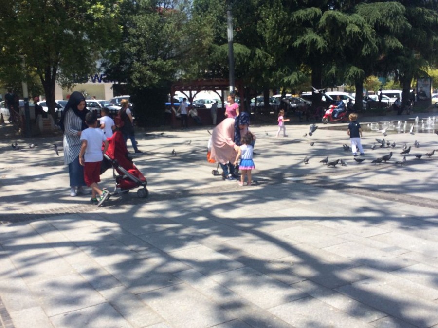 Havaların sıcak olmasıyla birlikte vatandaşlar Anıtpark’a akın etti